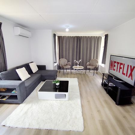 3-Bedroom House-Big Yard- Netflix Hamilton Exterior photo