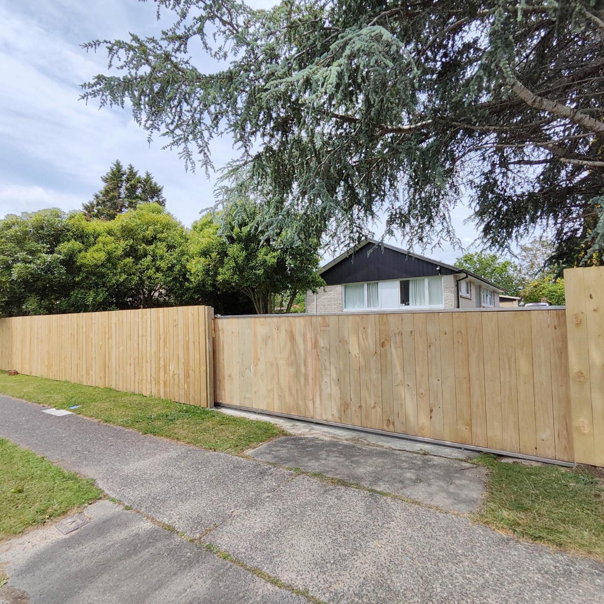 3-Bedroom House-Big Yard- Netflix Hamilton Exterior photo